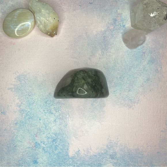 Large chunk of authentic labradorite✨ - Picture 2 of 3